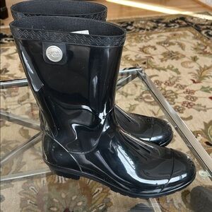 UGG Size 9 Sienna Glossy Black Waterproof Boots.
